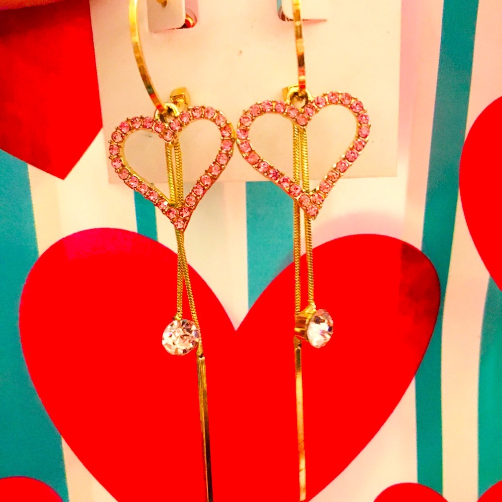 ❤️ Betsey Johnson Hoop heart earrings ❤️